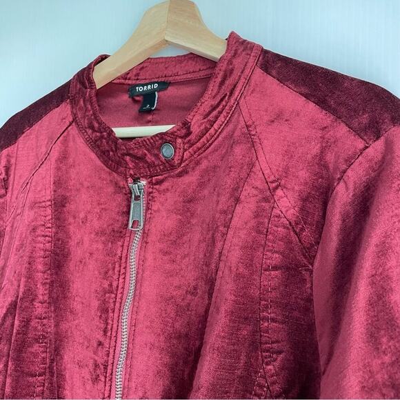 Torrid moto jacket lattice detail on sleeve and sides velvet burgundy size 2 - Picture 3 of 11